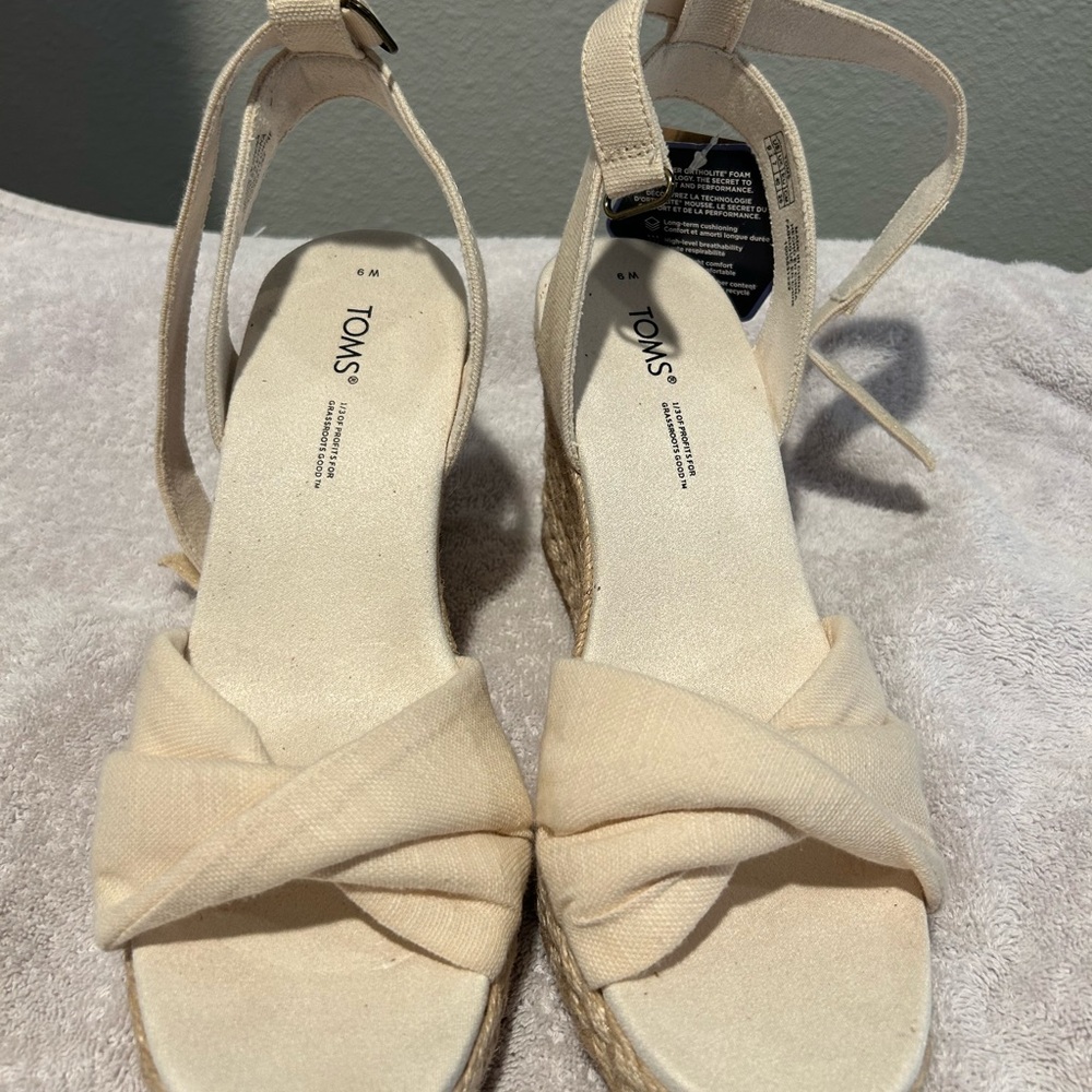 TOMS Cream Canvas Espadrille Ankle-Strap Wedges